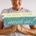 "Ich hoffe, ich bin mit 84 auch so!": 3 Dinge, die wir von einer 84-jährigen Yoga-Teilnehmerin lernen können