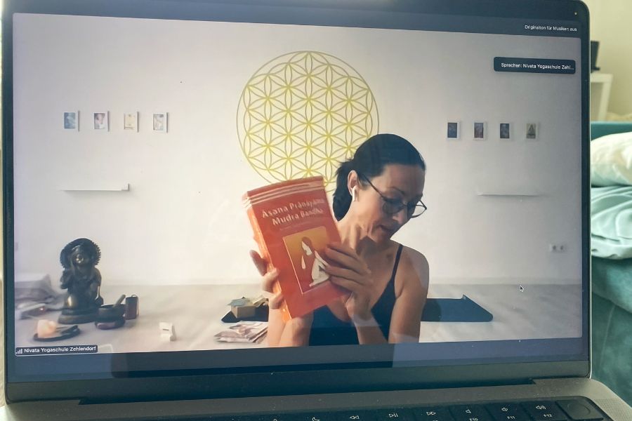 Lektüre-Tipps von Katharina Middendorf im Pawanmuktasana-Workshop