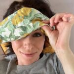 Stefanie Seher; bereit für Savasana (mit Lavendel-Augenkissen aus der Toskana)