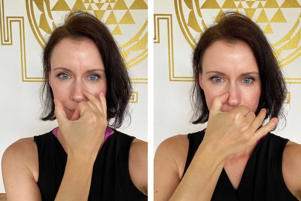Die Yoga- und Meditationslehrerin Stefanie Seher demonstriert Vishnu Mudra: Mit der rechten Hand wird abwechselnd mit leichtem Druck der Ringfinger am linken Nasenflügel, dann der Daumen am rechten Nasenflügel aufgelegt.